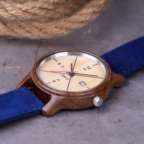 Macro montre homme tendance Baïkal avec bracelet en cuir vintage bleu saphir
