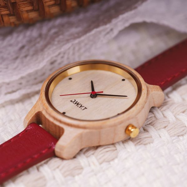 Macro montre femme tendance Aquila avec bracelet cuir lisse rouge rubis
