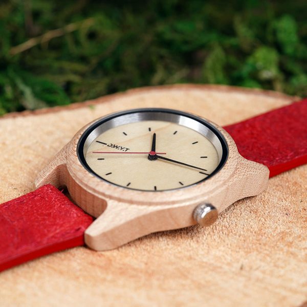 Macro Toundra avec bracelet cuir vintage rouge vermillon