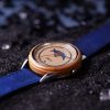 Macro montre phases de lune Full Moon avec bracelet cuir vintage bleu saphir