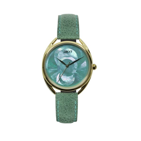 Packshot montre nacre Calypso verte avec bracelet cuir grainé vert émeraude